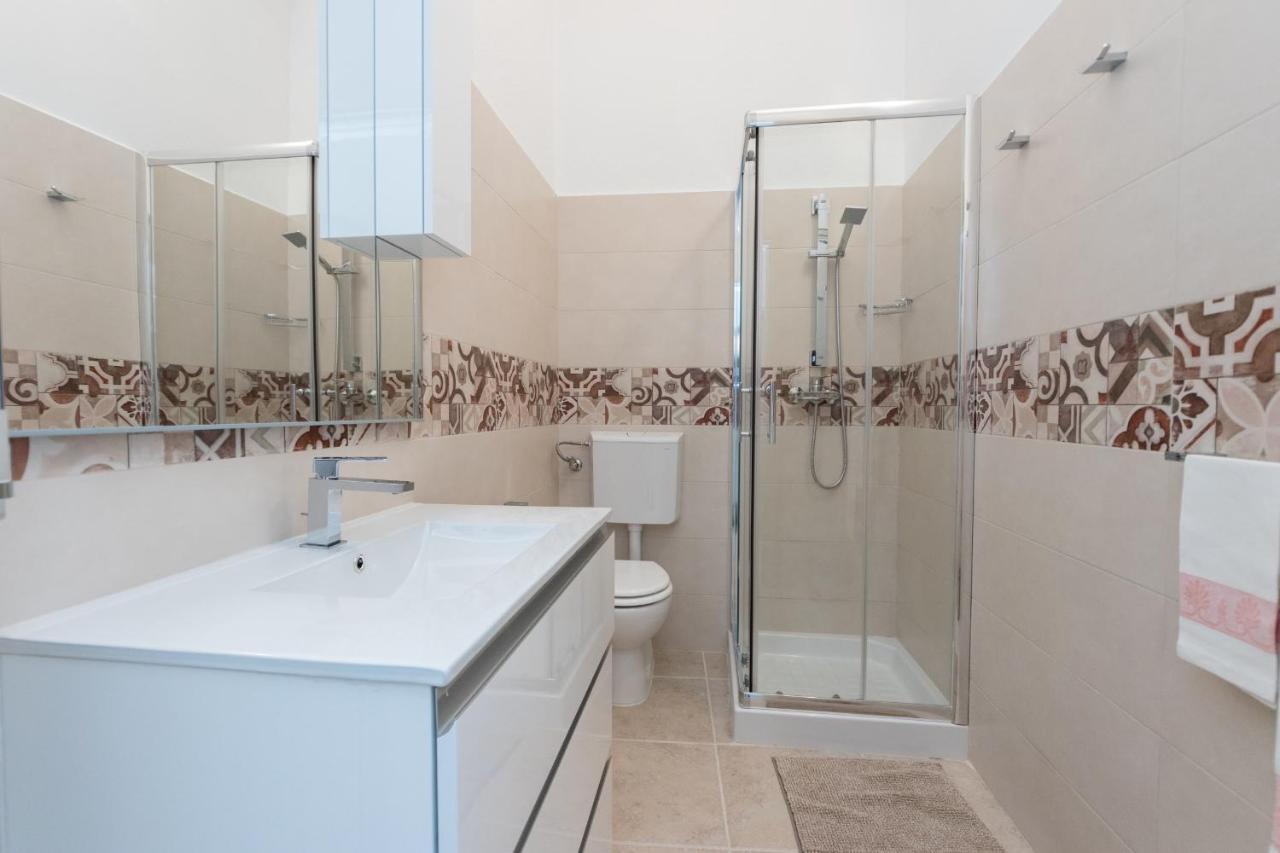 Drooms. Felline Dış mekan fotoğraf